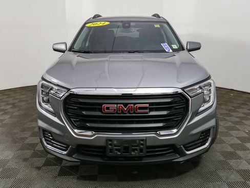 Used 2024 GMC Terrain SLE w/ Driver Convenience Package AWD/4WD image 4