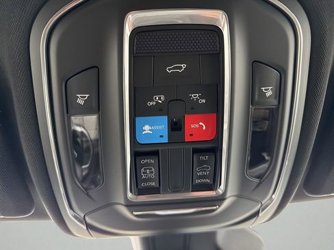 New 2025 Jeep Grand Cherokee L Altitude image 36