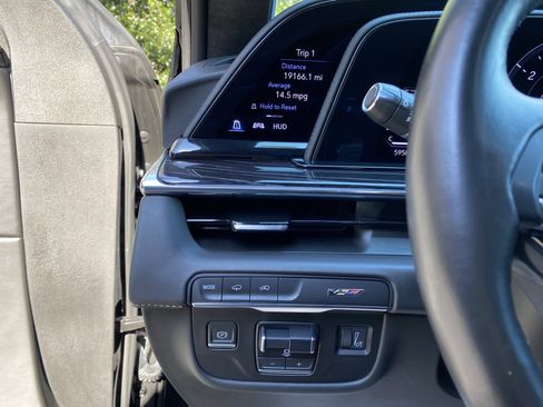 Used 2023 Cadillac Escalade ESV V image 18