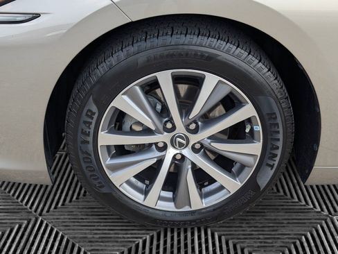 Used 2020 Lexus ES 300h w/ Premium Package image 24