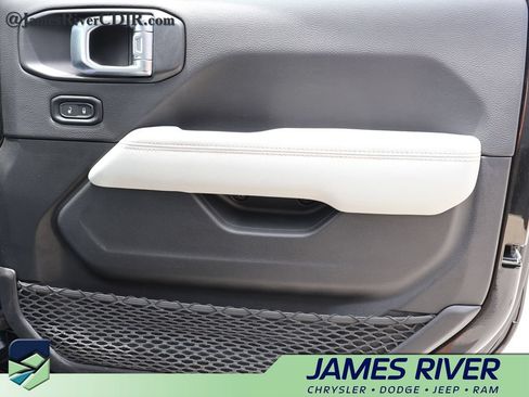 Used 2023 Jeep Gladiator Overland AWD/4WD image 8
