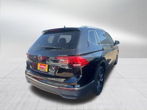 Used 2022 Volkswagen Tiguan SE AWD/4WD image 3