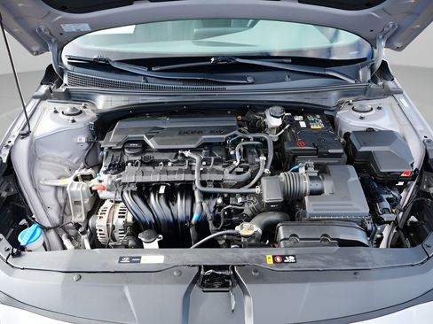 Certified 2023 Hyundai Elantra SE FWD image 18