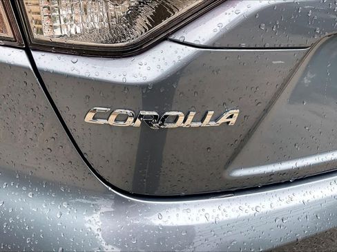 Used 2025 Toyota Corolla LE image 30