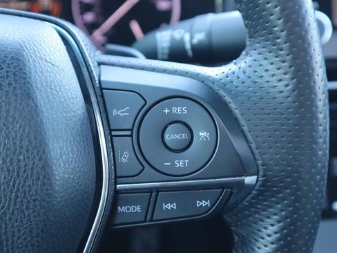 Used 2019 Toyota Avalon XSE image 17