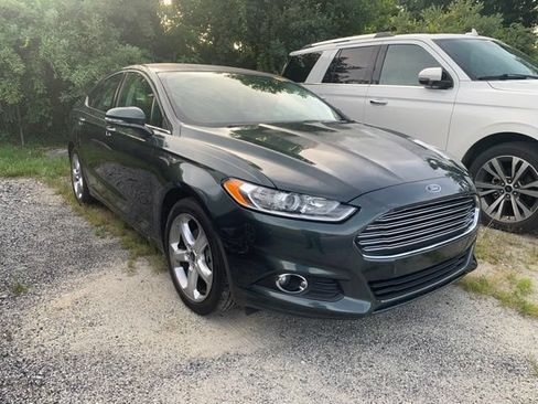 Used 2016 Ford Fusion SE FWD image 2