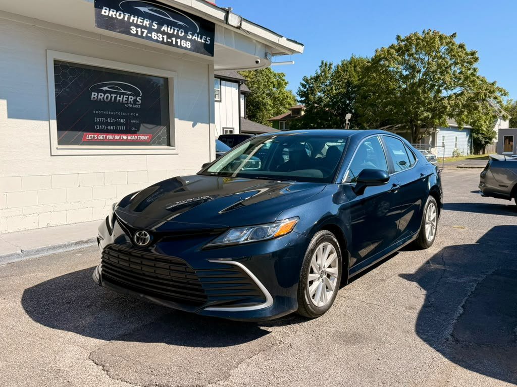 Used 2021 Toyota Camry LE AWD/4WD image 4