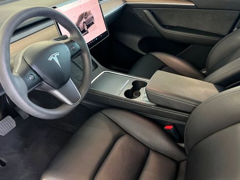 Used 2023 Tesla Model Y Long Range AWD/4WD image 19