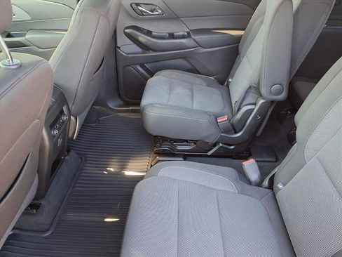 Used 2023 Chevrolet Traverse LT image 11