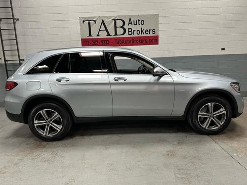 Used 2022 Mercedes-Benz GLC 300 4MATIC image 2