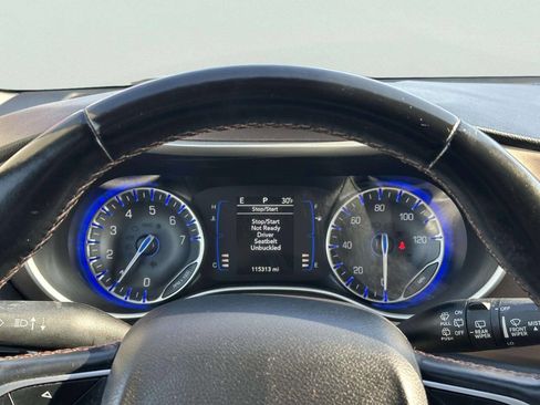 Used 2018 Chrysler Pacifica Touring-L image 18