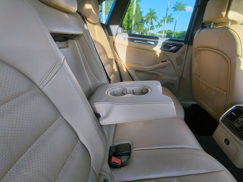 Used 2018 Porsche Macan Turbo image 29