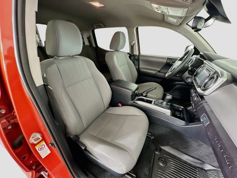 Used 2018 Toyota Tacoma SR5 RWD image 29