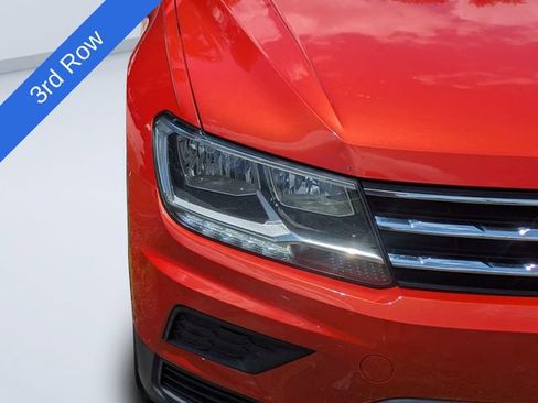 Used 2018 Volkswagen Tiguan SE w/ Panoramic Sunroof Package FWD image 9
