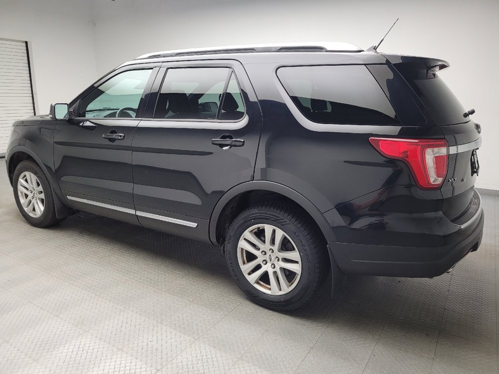 Used 2018 Ford Explorer XLT w/ Equipment Group 202A AWD/4WD image 3