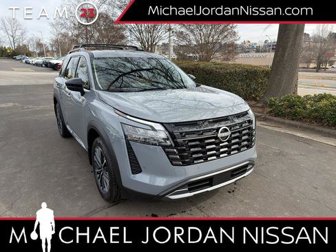 New 2026 Nissan Pathfinder Platinum image 1