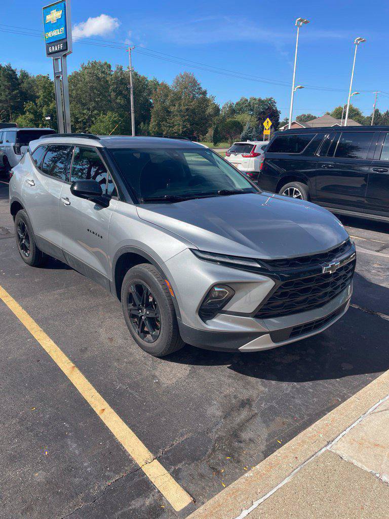 Used 2024 Chevrolet Blazer LT w/ Midnight/Sport Edition FWD image 4