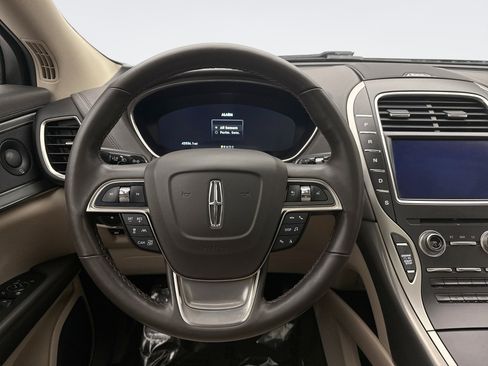 Used 2019 Lincoln Nautilus Reserve w/ Driver Assistance Package image 12