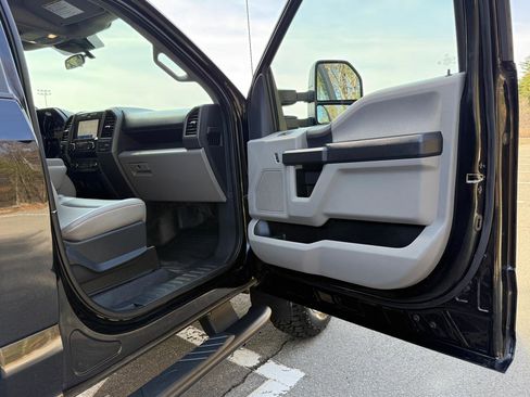 Used 2022 Ford F250 XL w/ STX Appearance Package image 15