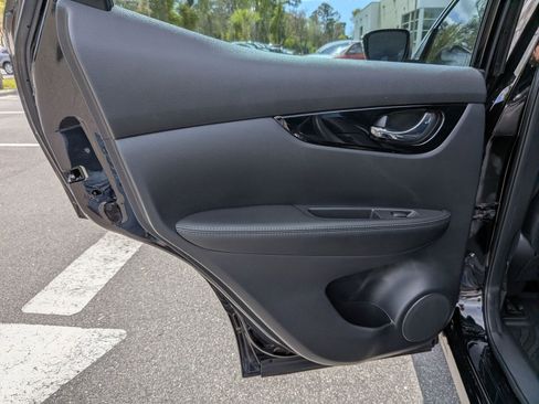 Used 2022 Nissan Rogue Sport SV FWD image 26