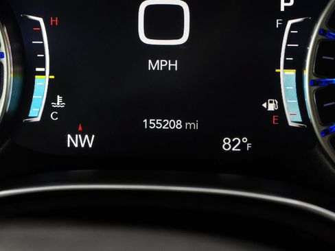 Used 2018 Chrysler Pacifica Touring-L Plus w/ Advanced Safetytec Group FWD image 16