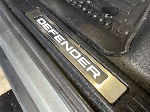 Certified 2025 Land Rover Defender 110 image 41