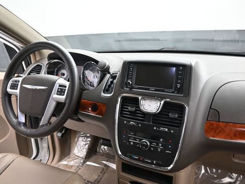Used 2015 Chrysler Town & Country Touring-L w/ Driver Convenience Group FWD image 17