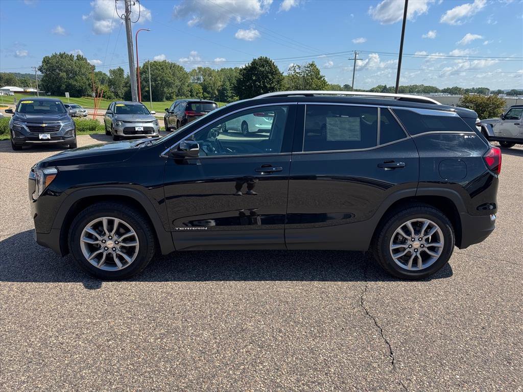 Used 2022 GMC Terrain SLT w/ Infotainment Package II AWD/4WD image 2