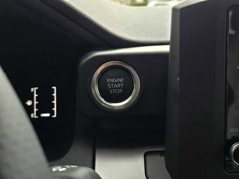 Certified 2025 Toyota 4Runner SR5 image 27