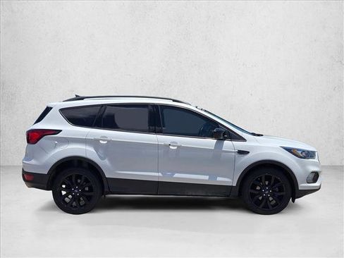 Used 2019 Ford Escape SE FWD image 4
