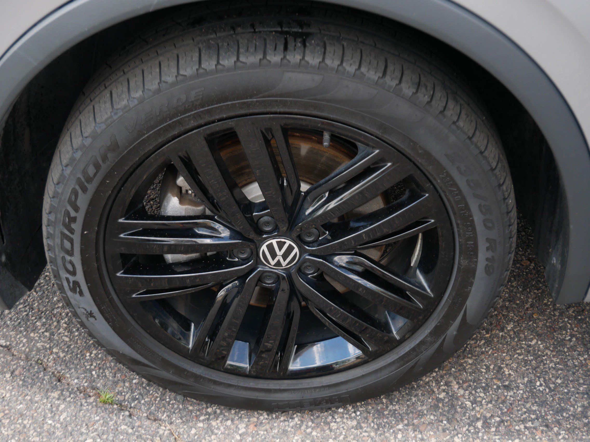 Certified 2022 Volkswagen Tiguan SE R-Line AWD/4WD image 15