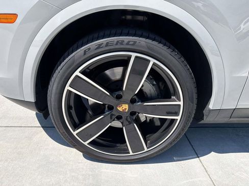 Certified 2023 Porsche Cayenne S Platinum AWD/4WD image 8