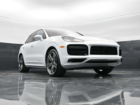 Used 2021 Porsche Cayenne Turbo image 24