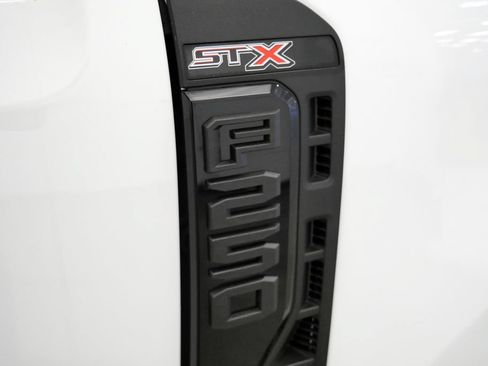 Used 2024 Ford F250 XL w/ STX Appearance Package AWD/4WD image 9