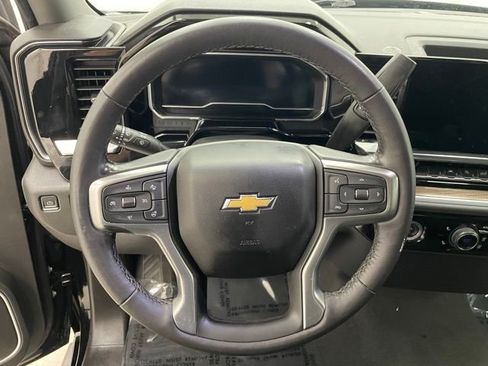 Used 2022 Chevrolet Silverado 1500 LT AWD/4WD image 11