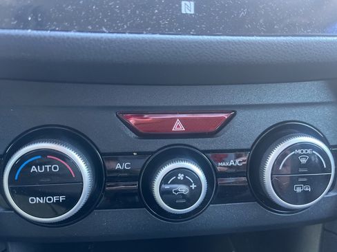 Certified 2022 Subaru Crosstrek 2.5i Limited w/ Moonroof Package 2 image 17