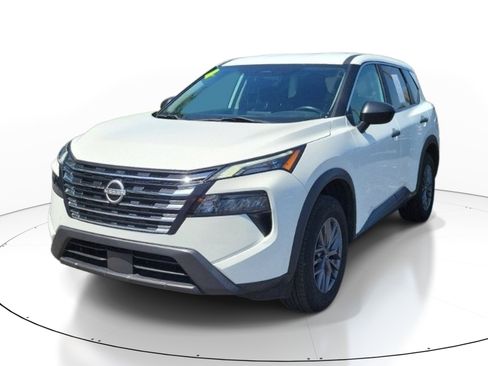 Used 2024 Nissan Rogue S FWD image 3