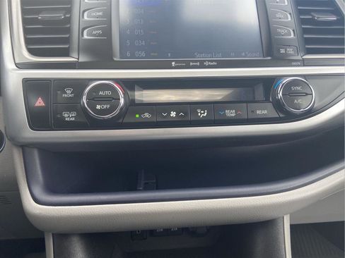 Used 2018 Toyota Highlander XLE AWD/4WD image 28