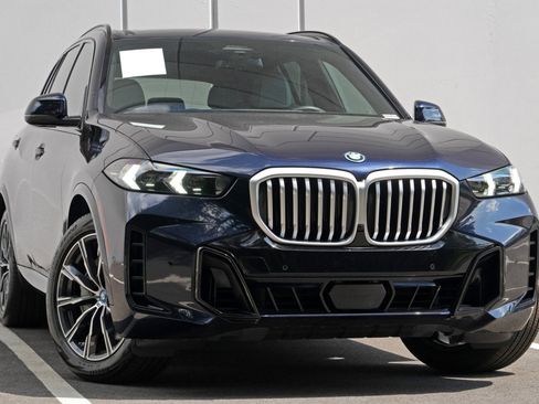 Used 2024 BMW X5 xDrive50e w/ M Sport Package AWD/4WD image 4