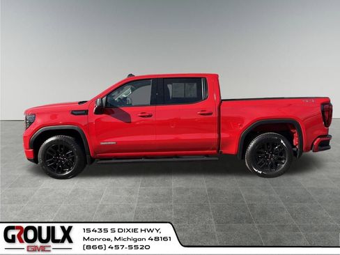 Used 2023 GMC Sierra 1500 Elevation image 3