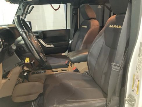 Used 2013 Jeep Wrangler Unlimited Sahara image 11