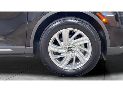 Used 2024 Lincoln Corsair AWD w/ Towing Package image 20
