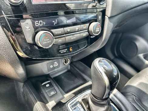 Used 2019 Nissan Rogue SL AWD/4WD image 27