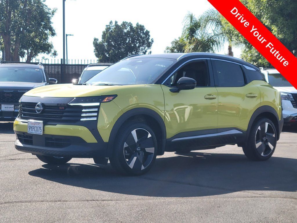 Used 2025 Nissan Kicks SR AWD/4WD image 2