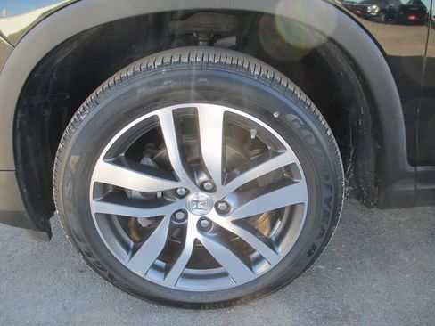 Used 2018 Honda Pilot Touring image 12