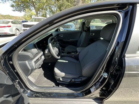 Certified 2025 Kia K4 LXS image 11