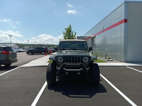 Used 2021 Jeep Wrangler Rubicon AWD/4WD image 4