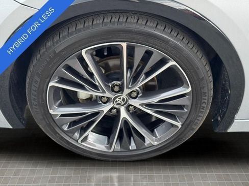 Used 2024 Toyota Prius XLE FWD image 19