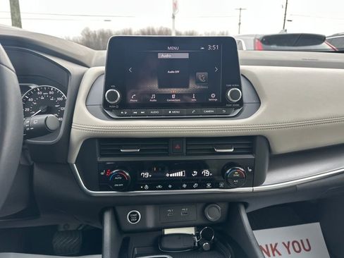 Used 2023 Nissan Rogue SV w/ SV Premium B Package image 23