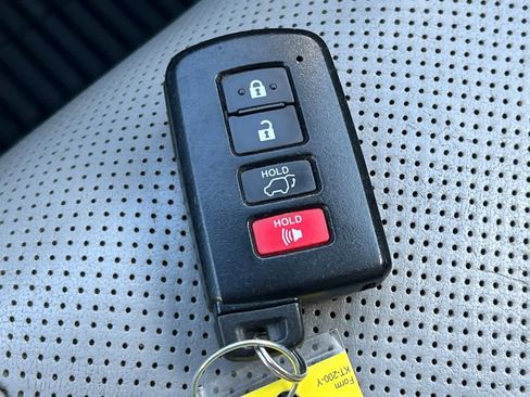 Used 2019 Toyota Highlander Limited image 24